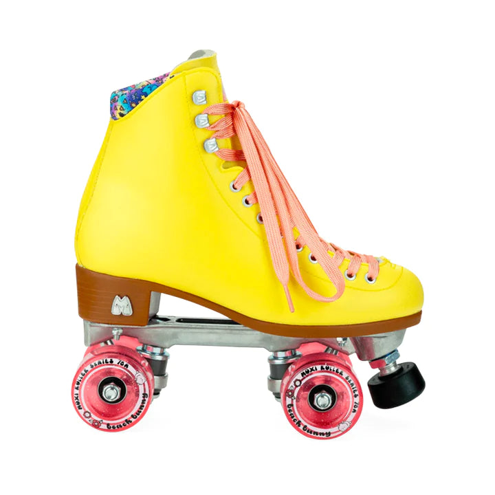 Moxi Beach Bunny, Strawberry Lemonade, Roller Skates
